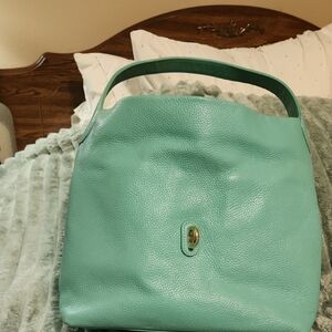 Elegant Green Leather Tote Bag